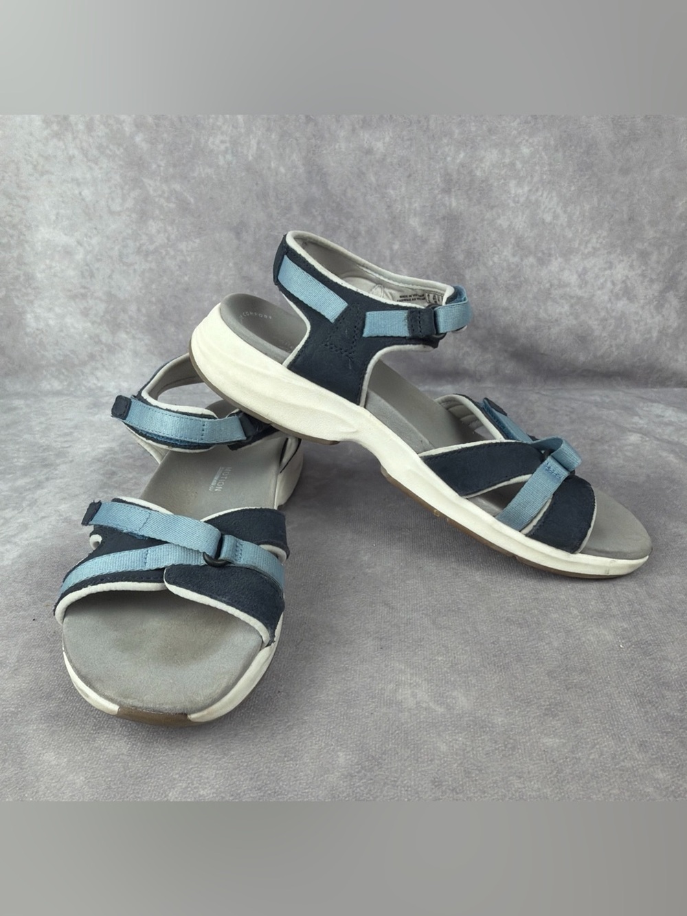 Clarks Collection Blue Sandals Women’s 9.5M Hook Loop Comfort Motion Tread